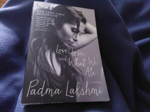 Das Cover von Padma Lakshmis "Love, Loss, and What We Ate"