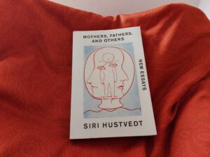 Das Cover der Sceptre-Ausgabe von Siri Hustvedts "Mothers, Fathers, And Others"