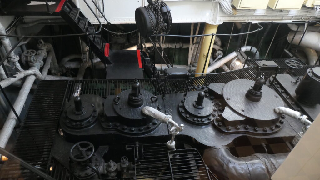 Der gewaltige Maschinenraum des Eisbrechers Suur Toll.